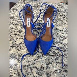 Steve Madden Closed-Toed Tie Heels
